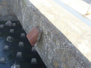 橋梁 排水用 SGP 鋼管 の 腐食 漏水 状況 施工前