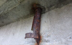 橋梁 排水用 SGP 鋼管 の 腐食  伝い水 漏水 飛沫水 状況 施工前