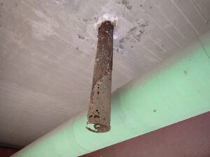 橋梁 排水用 SGP 鋼管 の 腐食 漏水 状況 施工前