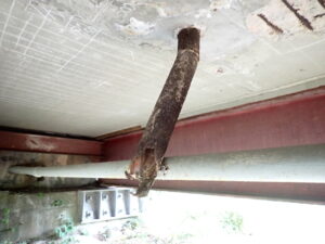 橋梁 排水用 SGP 鋼管 の 腐食  状況 施工前