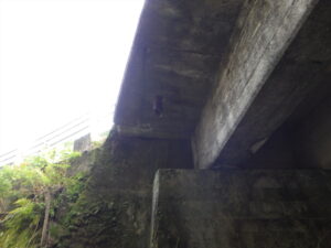 橋梁 排水用 SGP 鋼管 の 腐食 漏水 状況 施工前