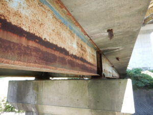 橋梁 排水用 SGP 鋼管 の 腐食 漏水 状況 施工前