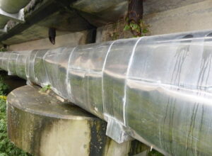 橋梁 排水用 SGP 鋼管 の 腐食 漏水 状況 施工前