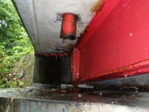 橋梁 排水用 SGP 鋼管 の 腐食 漏水 状況 施工前　