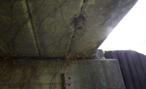 橋梁 排水用 SGP 鋼管 の 腐食 漏水 状況 施工前　