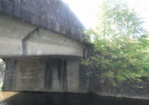 橋梁 排水 伝い水 漏水 飛沫水 状況 施工前