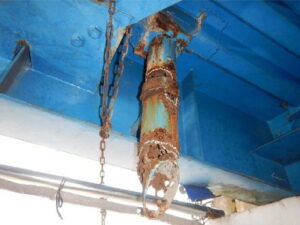 橋梁 排水用 SGP 鋼管 の 腐食 漏水 状況 施工前