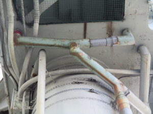 橋梁 排水用 SGP 鋼管 の 腐食 漏水 状況 施工前　　