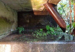 橋梁 排水用 SGP 鋼管 の 腐食 漏水 状況 施工前