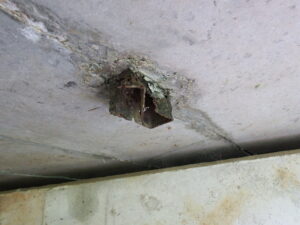 橋梁 排水用 SGP 鋼管 の 腐食 漏水 状況 施工前　