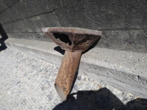 橋梁の排水桝の腐食写真