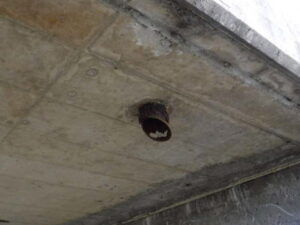 橋梁 排水用 SGP 鋼管 の 腐食 漏水 状況 施工前