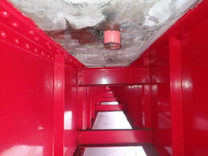 橋梁の既設排水装置の腐食、漏水、破損、伝い水の写真
