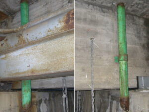 橋梁の既設排水装置の腐食の写真