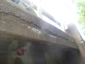 橋梁の既設排水装置の腐食、漏水、破損、伝い水の写真
