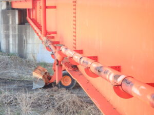 橋梁の既設排水装置の腐食、破損の写真