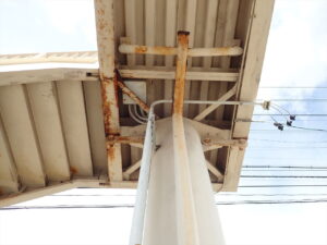 橋梁の既設排水装置の腐食、漏水、破損、伝い水の写真