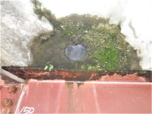 橋梁の既設排水装置の腐食、漏水、破損、伝い水の写真