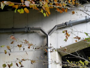 Y字の排水管です