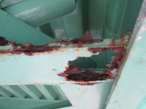 排水樋腐食孔開き