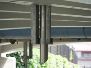 青森県の蓬莱橋の補修工事にて設置したステンレス排水装置