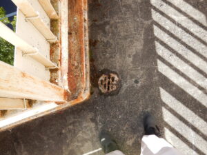 歩道橋既設排水桝腐食