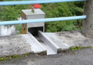 久下橋 / 広島県 / 補修 / 排水桝（地覆横引）